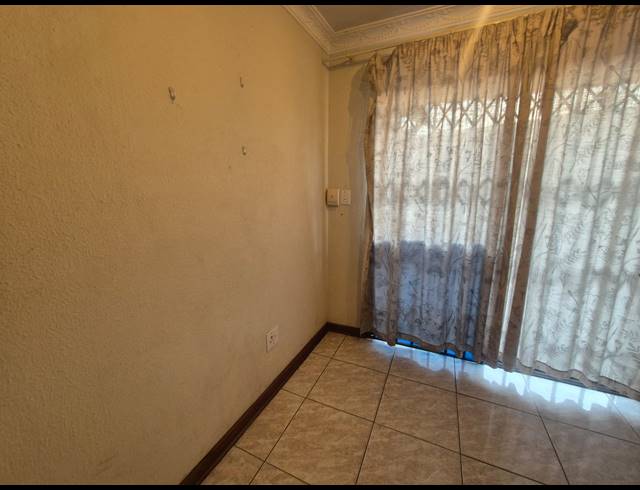 3 BEDROOM TOWNHOUSE FOR SALE IN VANDERBIJLPARK SE 3
